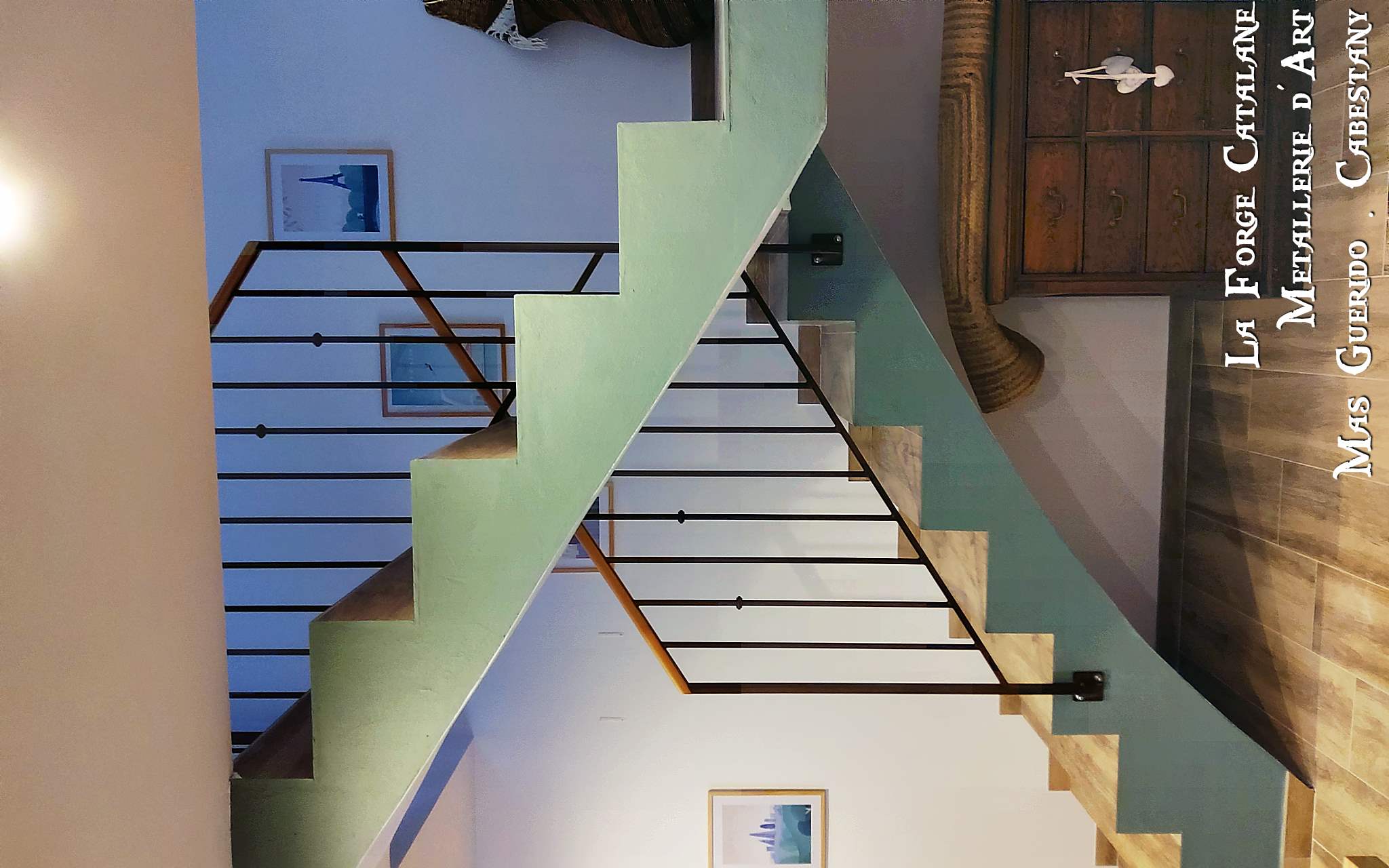 rampant barreaudages droit avec bagues main courante en bois forge catalane.jpg